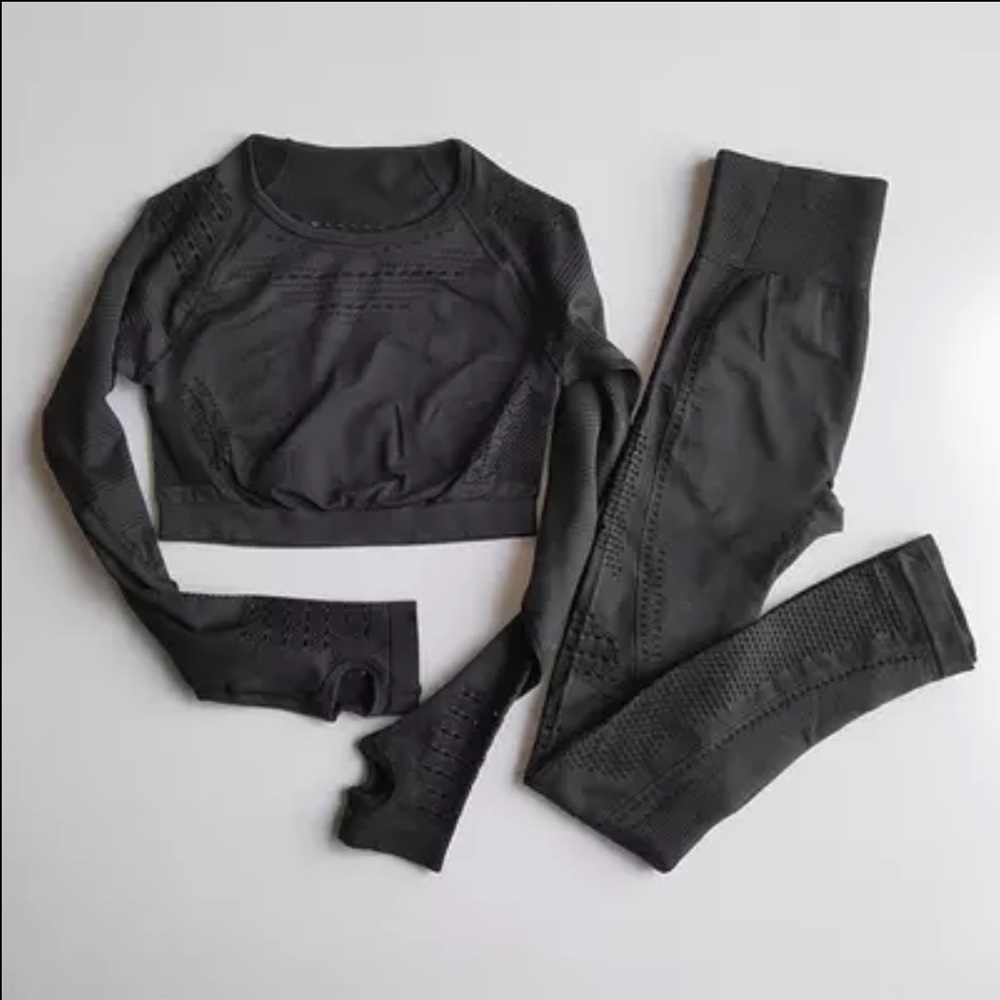 NWT 🌸 Seamless Black Workout Yoga Set - Picture 7 of 8